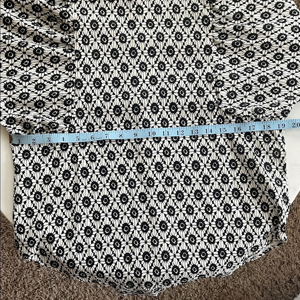 Beulah Top Size ONE Black White Long Puff Sleeve Lace-Like Pattern - Picture 9 of 13